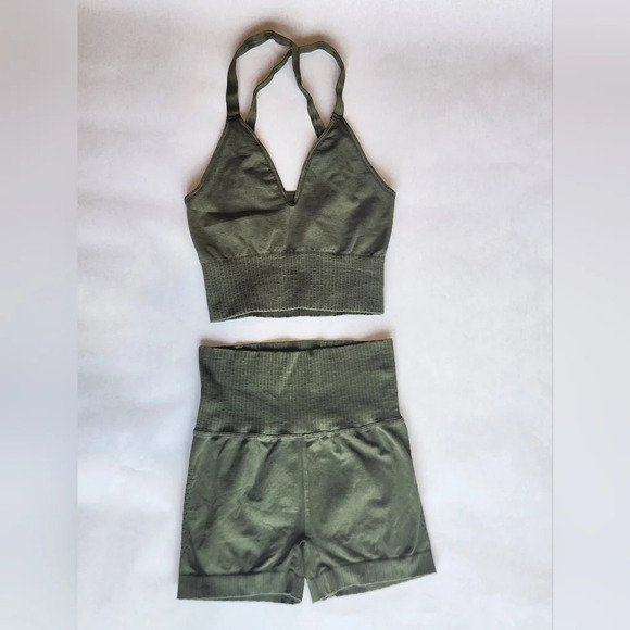 Bundle!! || FREE PEOPLE MOVEMENT || NWOT Good Karma crop top, shorts - Picture 3 of 7